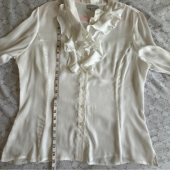 Tahari Arthur White Ruffle Front Blouse Size L - Picture 9 of 9